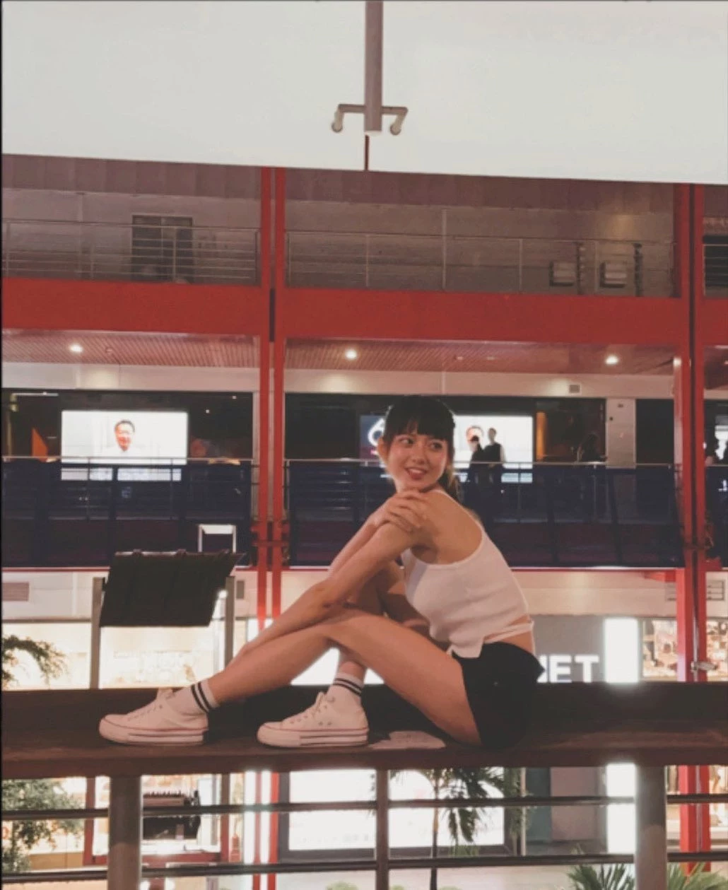 白皙正妹“神魔小妹”魔鬼身材好辣！嫩白长腿超吸睛 可爱气质忍不住要恋爱