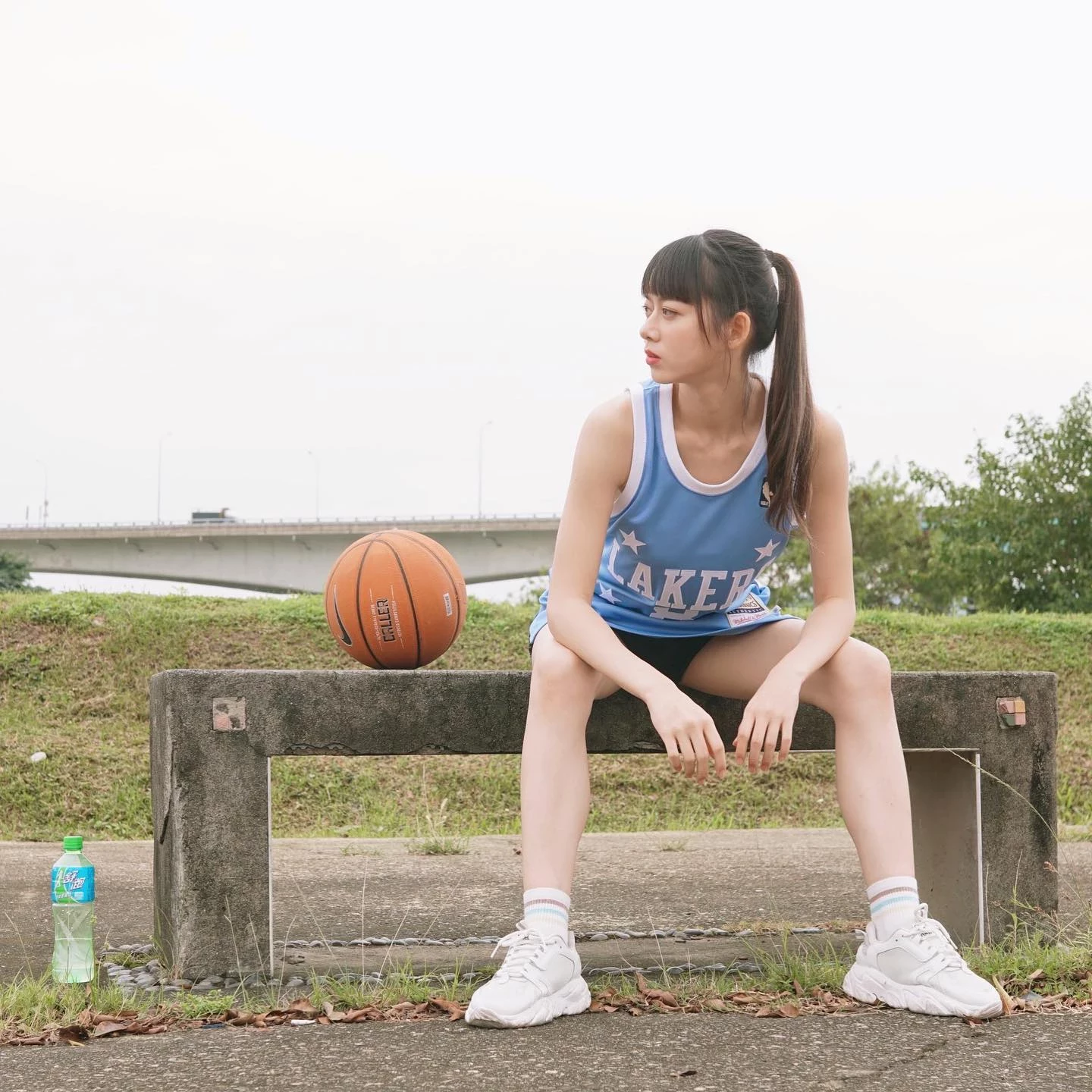 白皙正妹“神魔小妹”魔鬼身材好辣！嫩白长腿超吸睛 可爱气质忍不住要恋爱