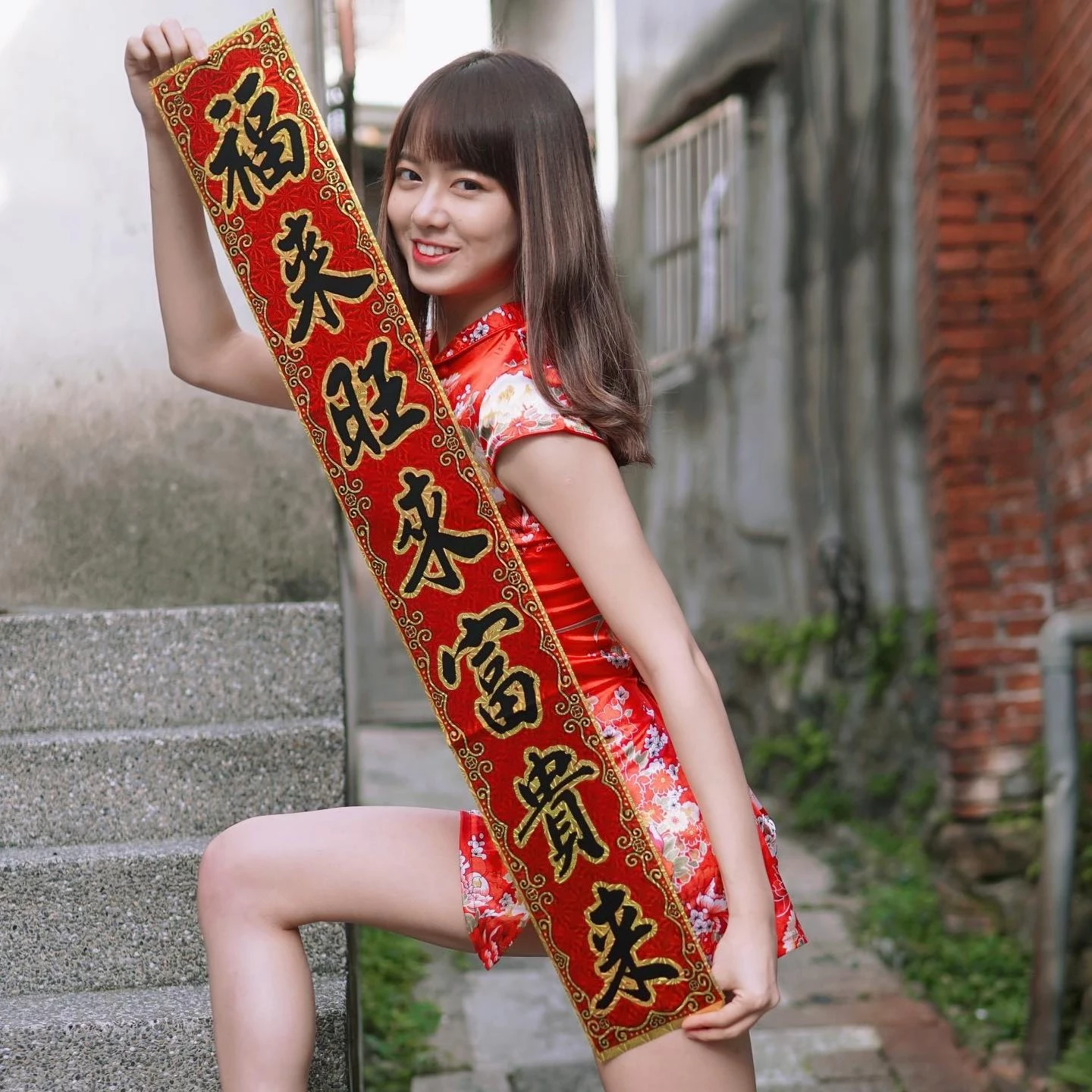 白皙正妹“神魔小妹”魔鬼身材好辣！嫩白长腿超吸睛 可爱气质忍不住要恋爱