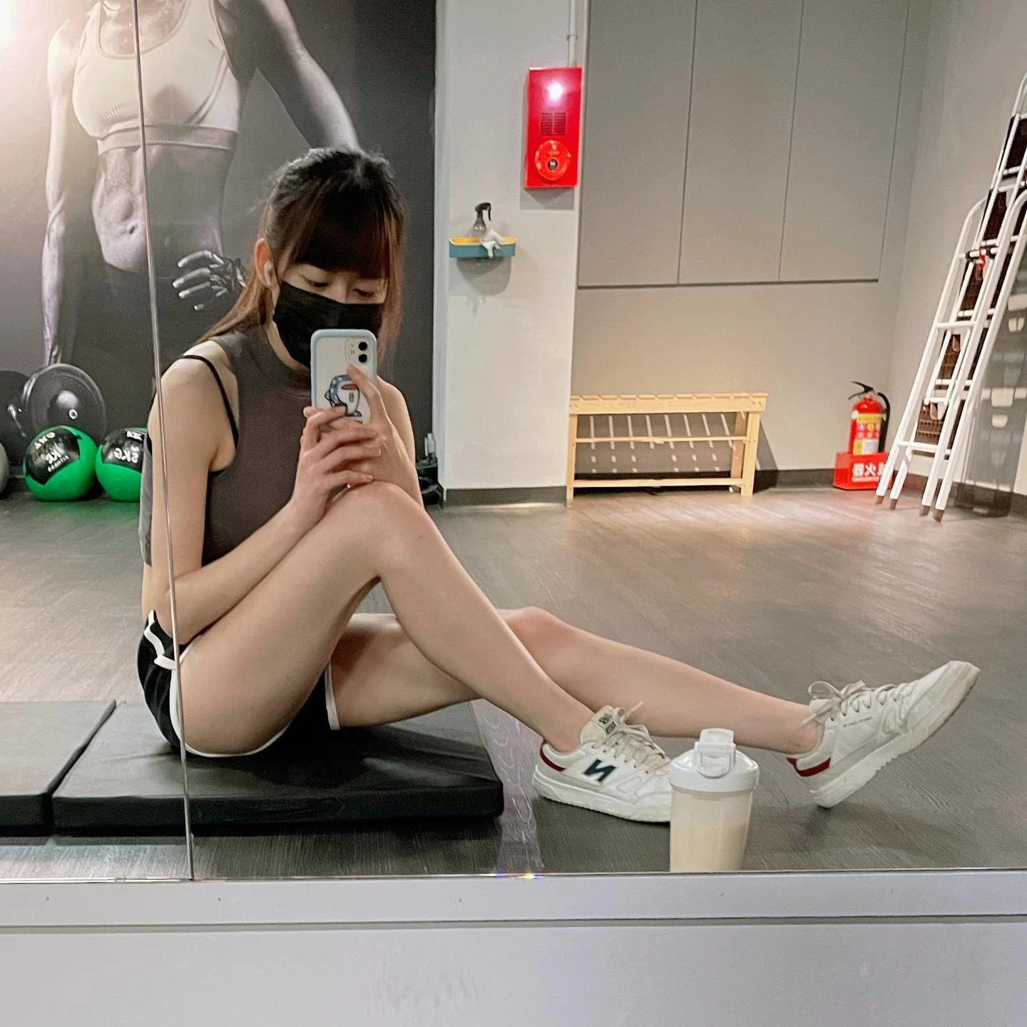 白皙正妹“神魔小妹”魔鬼身材好辣！嫩白长腿超吸睛 可爱气质忍不住要恋爱